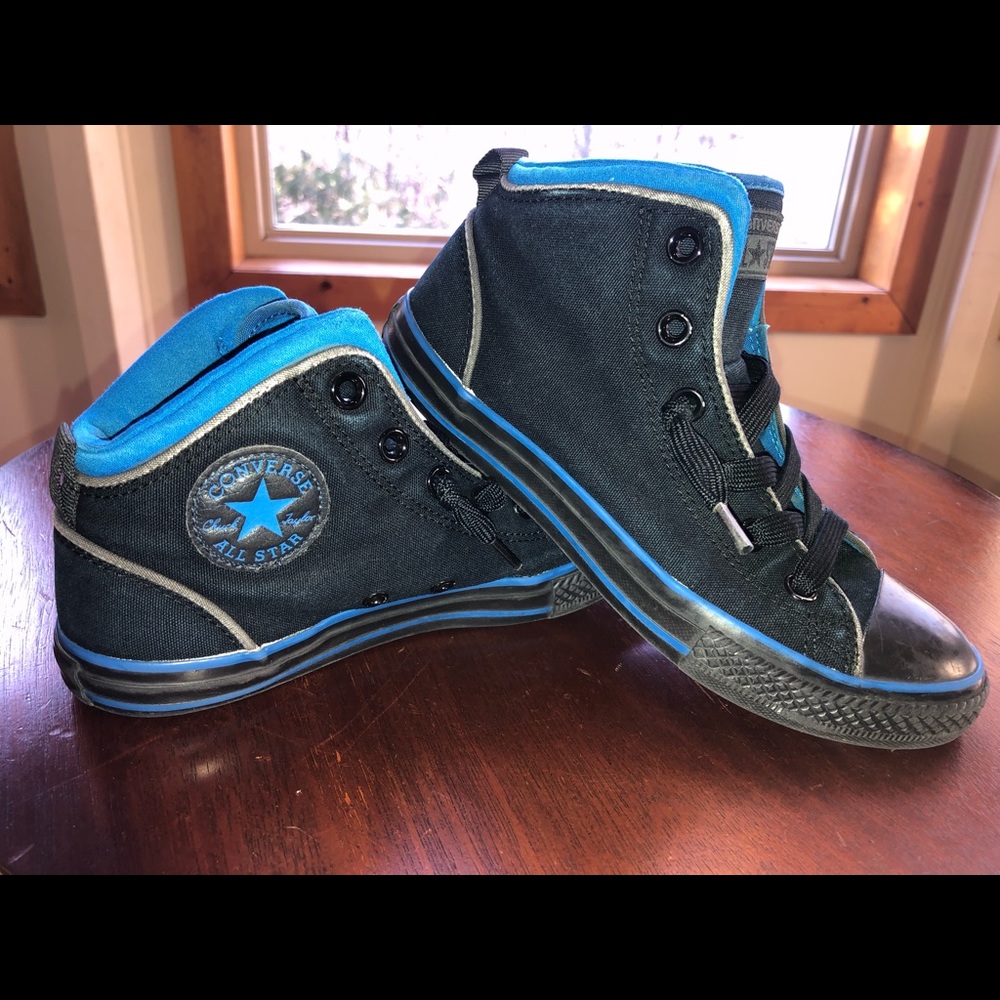 Converse All Star High Top Chuck Taylor size 4